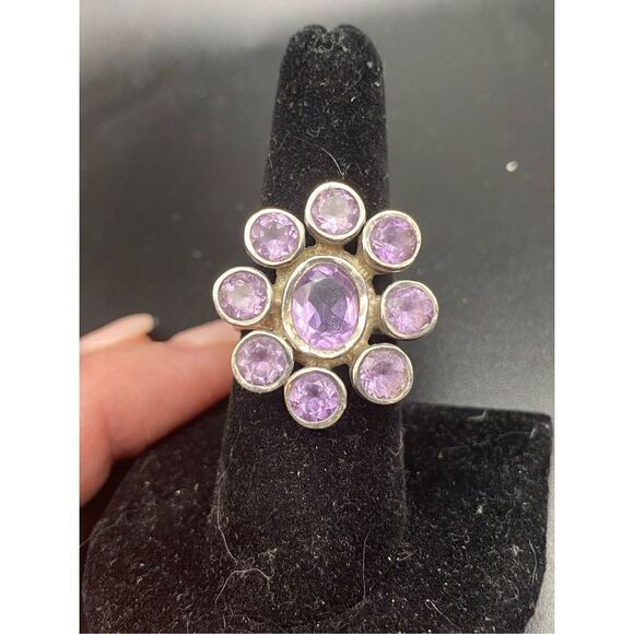 Amethyst large oval and round Cluster Ring size 8 Fine Vintage Jewelry - Picture 5 of 9